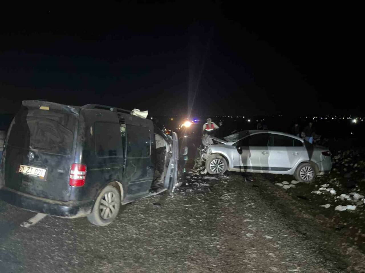 Diyarbakır Valiliği, Çınar ilçesinde iki otomobilin çarpıştığı kazada 5 kişinin