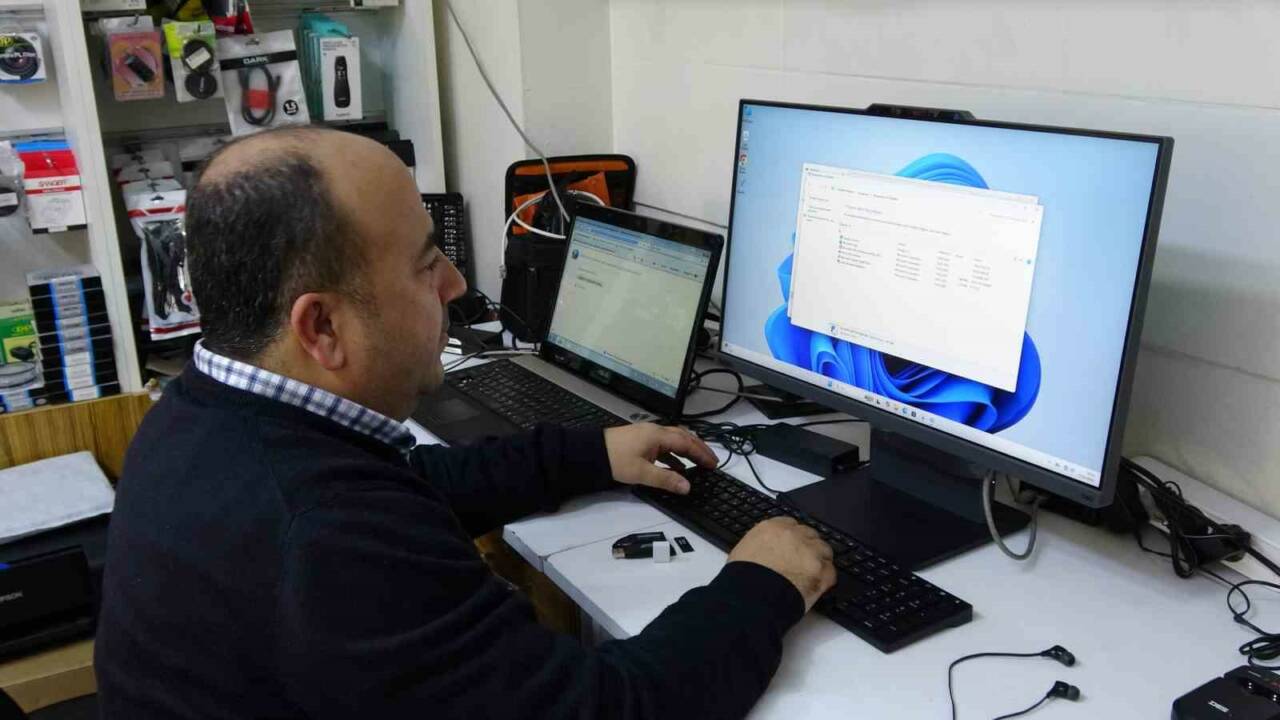 Gaziantep’te elektronik eşya satışı ve tamirini yapan Sedat Çağın, internet