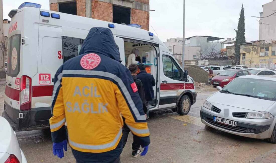 Adıyaman’da bacağından bıçaklanan bir genç yaralanarak hastaneye kaldırıldı.