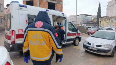 Adıyaman’da bacağından bıçaklanan bir genç yaralanarak hastaneye kaldırıldı.