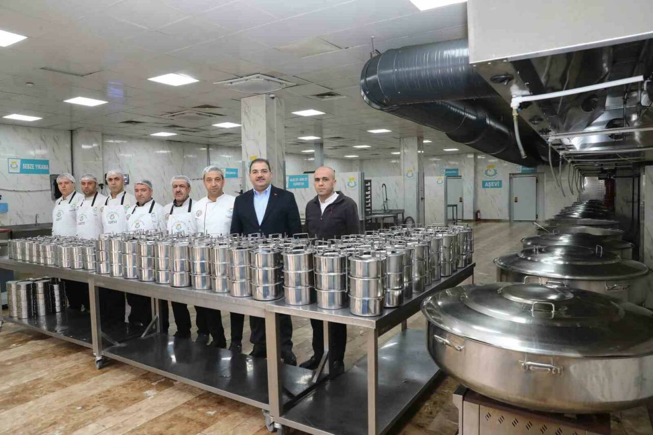 Haliliye Belediye Başkanı Mehmet Canpolat, Ramazan ayı öncesinde Sosyal Hizmetler