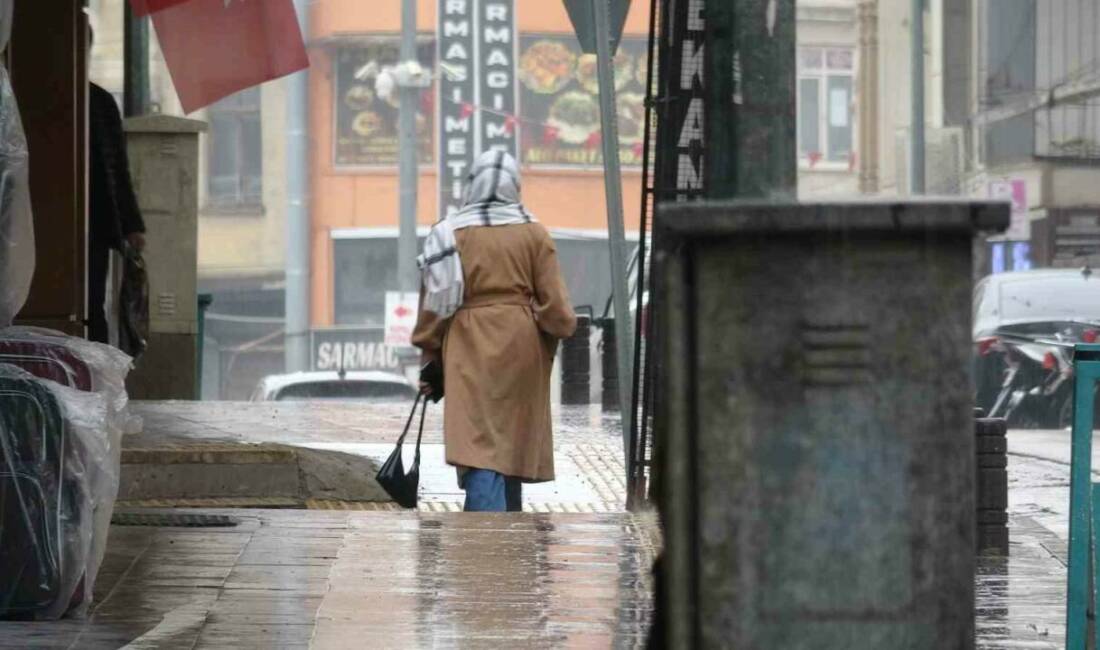 Kilis’te sabah saatlerinde etkili olan sağanak yağış ve zaman zaman
