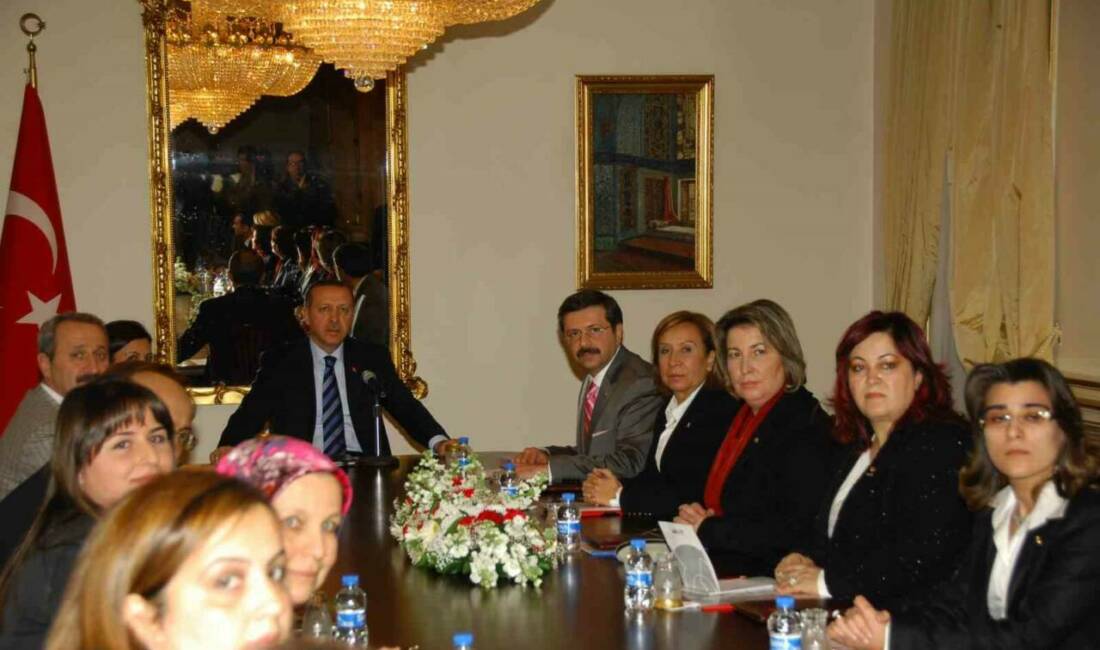 Gaziantep'te belediye memuru iken kendi iş yerini açan ve gelinlik