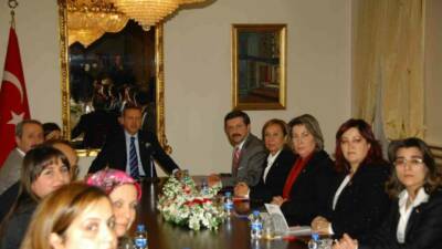 Gaziantep'te belediye memuru iken kendi iş yerini açan ve gelinlik