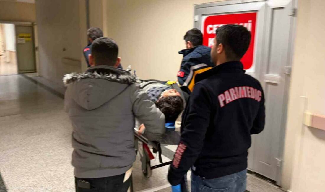 Adıyaman’da otomobilin çarptığı 9 yaşındaki çocuk yaralandı.