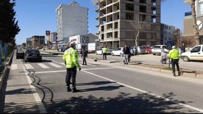 Adıyaman’da otomobilin çarptığı kız çocuğu yaralandı.