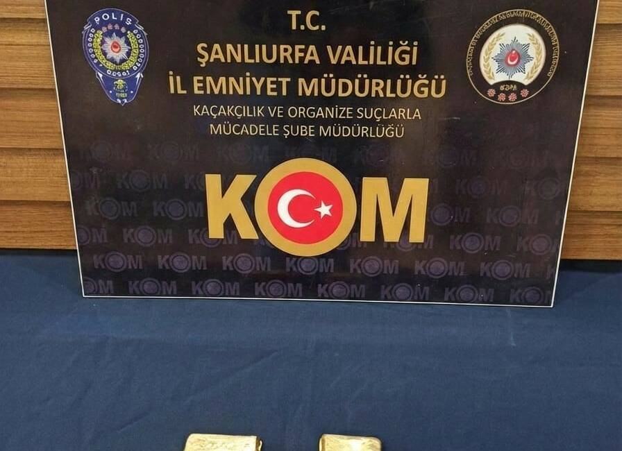 Şanlıurfa’da polisin durdurarak arama yaptığı bir otomobilde, 1 kilograma yakın