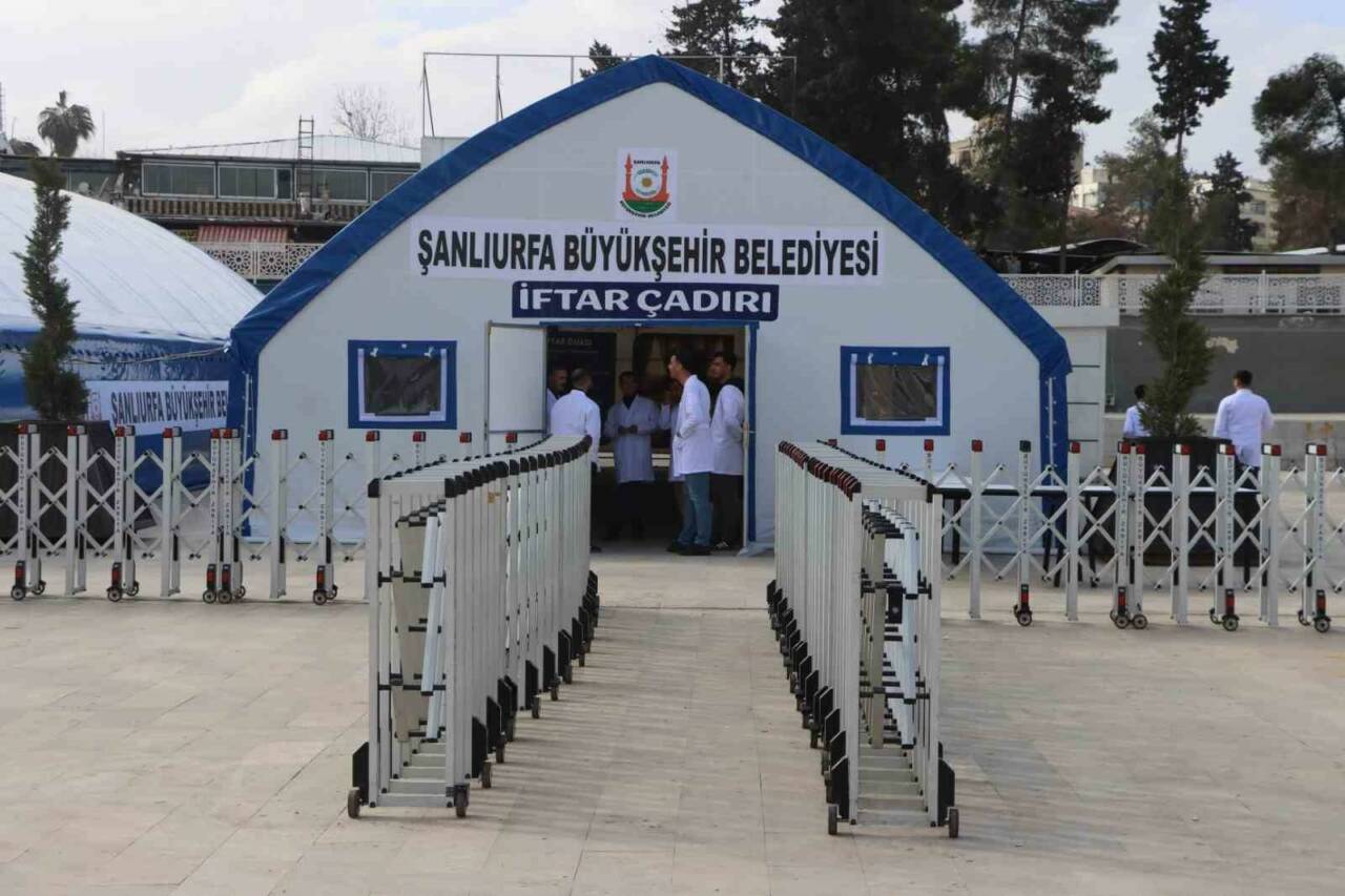 Peygamberler şehri Şanlıurfa’da Ramazan ayı, paylaşma ve dayanışma ruhuyla yaşanıyor.