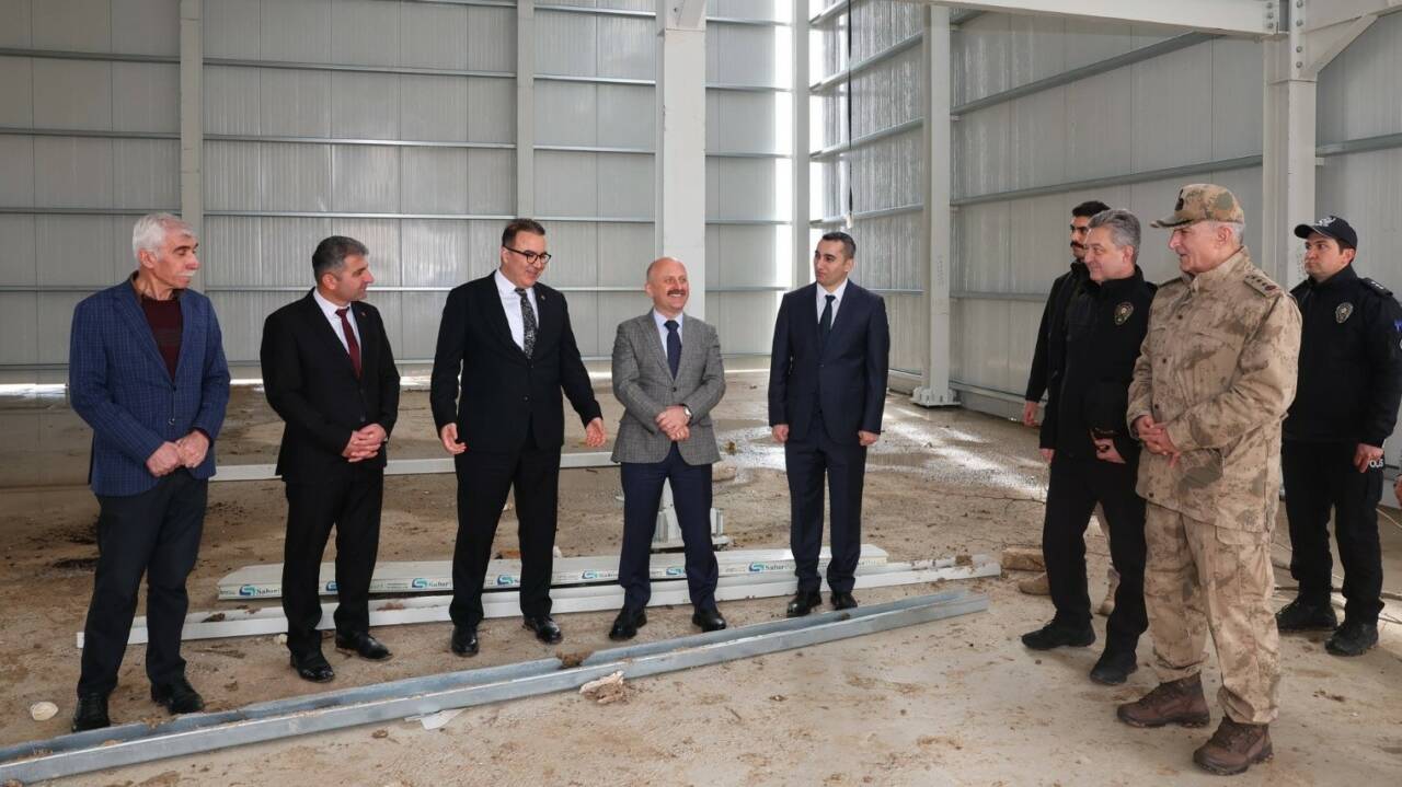 Adıyaman Valisi Osman Varol, Samsat ilçesinde incelemelerde bulundu.