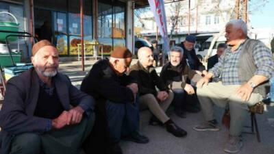 Adıyaman Valisi Osman Varol, Siteler Mahallesi’nde kurulan semt pazarını ziyaret