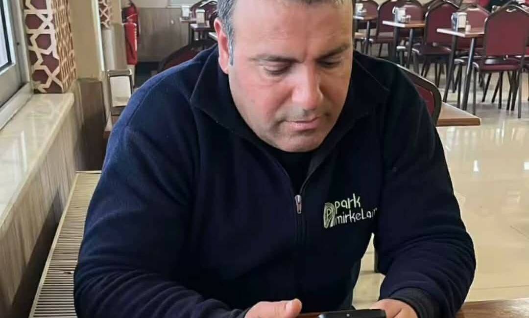 Şanlıurfa’nın Bozova ilçesinde evinin önünde ön kaputu açık halde duran