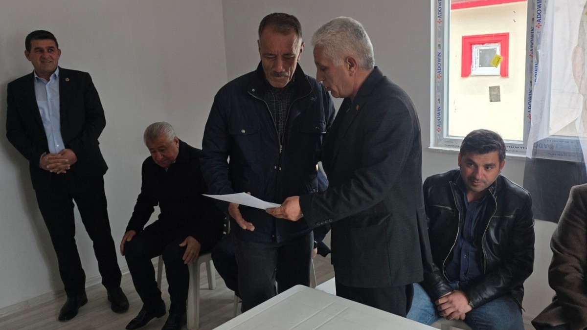 Gölbaşı Kaymakamı Kadir Algın, Hamzalar Köyü'nde inşa edilen deprem konutlarının