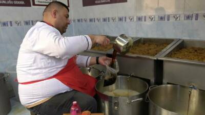 Gaziantep’te yaşayan Mehmet Yılmaz, 45 yıldır geleneksel yöntemlerle hazırladığı meyan