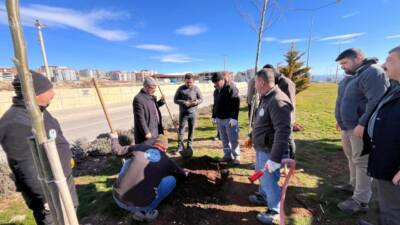 Besni Belediye Başkanı Reşit Alkan, ilçenin simgesi olan Besni üzümünün