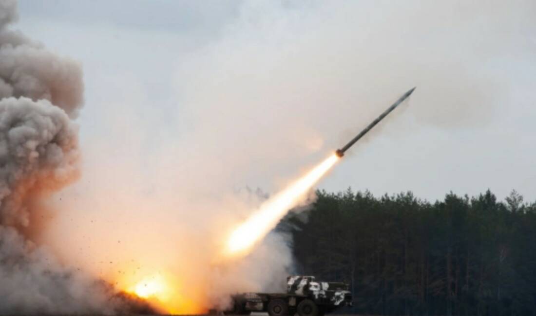 İran, ABD ve İsrail'in saldırılarına misilleme olarak füzelerle karşılık verdi.