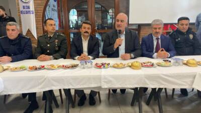 Besni Millet Bahçesi’nde düzenlenen Ramazan Bayramı bayramlaşma programı, ilçe protokolü