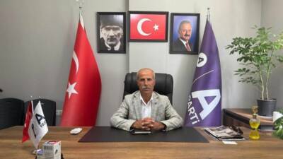 Samsat’ta Anahtar Parti İlçe Başkanı Mustafa Çiçek, yönetim kurulu üyeleri