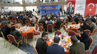 Adıyaman Belediye Başkanı Abdurrahman Tutdere’nin ev sahipliğinde düzenlenen iftar programında