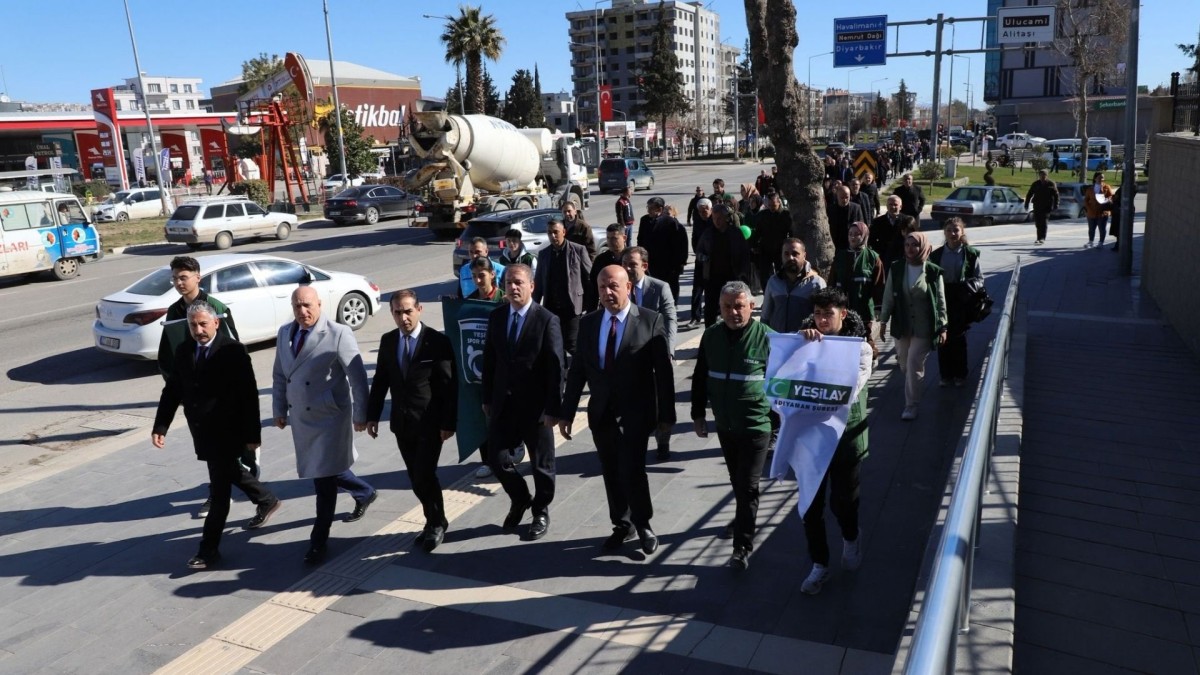 Adıyaman'da 1-7 Mart Yeşilay Haftası kapsamında farkındalık yürüyüşü düzenlendi. Yürüyüş