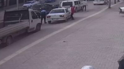 Adıyaman’da seyir halinde olan bir motosikletin yol kenarında aniden açılan