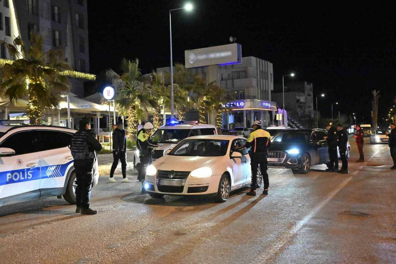 Adıyaman İl Emniyet Müdürlüğü ekiplerince, kent genelinde asayiş suçlarının önlenmesi,