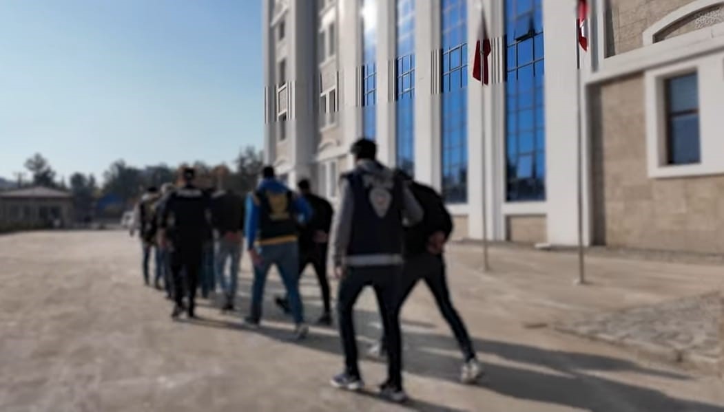 Adıyaman İl Emniyet Müdürlüğü ekiplerince çeşitli suçlardan yakalanan 18 şahıs
