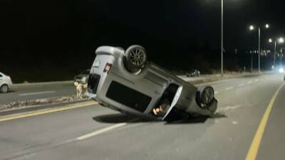 Adıyaman’da, kontrolden çıkan bir hafif ticari araç takla atarak ters