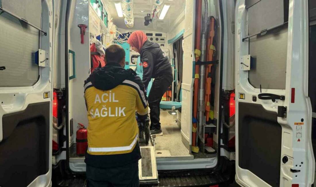 Adıyaman’da, iki otomobilin çarpışması sonucu meydana gelen kazada 2 kişi