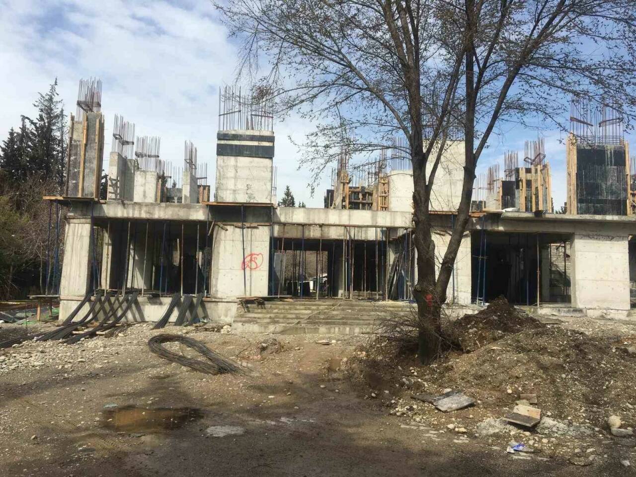 Adıyaman’ın Kahta ilçesinde inşaatta çalışan 23 yaşındaki Ali A., dengesini