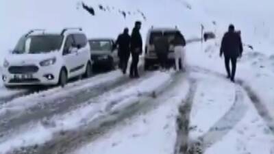 Adıyaman’ın Sincik ilçesinin yüksek kesimlerinde etkili olan kar yağışı nedeniyle