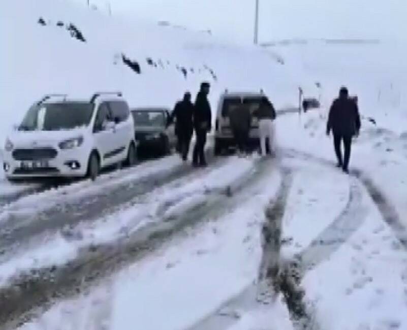 Adıyaman’ın Sincik ilçesinin yüksek kesimlerinde etkili olan kar yağışı nedeniyle