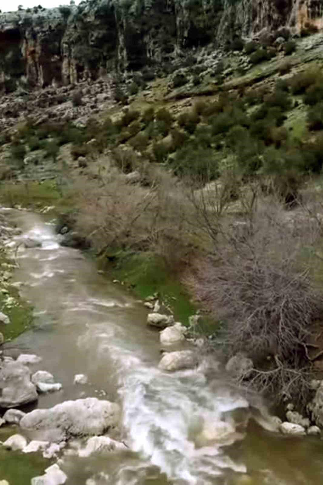 Gaziantep’in Araban ilçesinde etkili olan sağanak yağışlarla Ardıl Barajı gölü