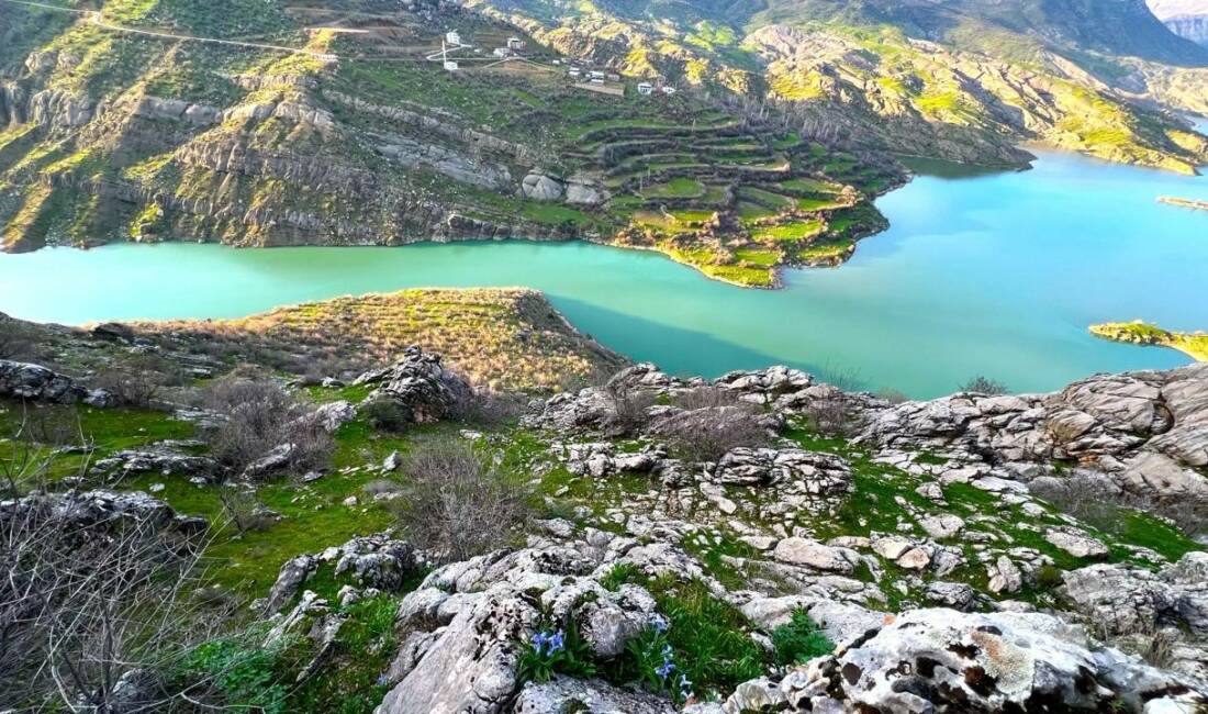 Adıyaman’ın Gerger ilçesinde baharın gelişiyle birlikte doğa yeniden canlanırken, bölgede