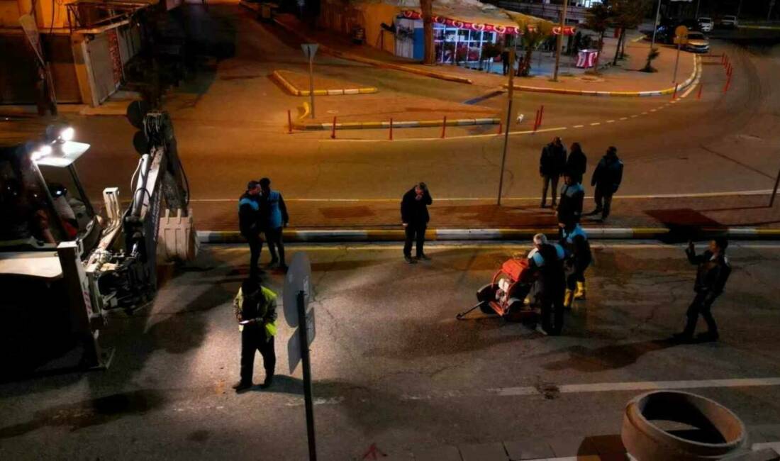 Şanlıurfa Büyükşehir Belediyesi, sağanak yağışlar sırasında oluşan su birikintilerini ve