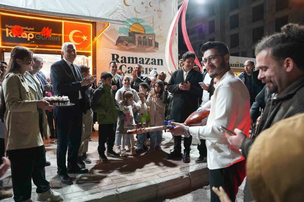 Adıyaman Kahta Belediyesi tarafından Ramazan ayı dolayısıyla düzenlenen Ramazan Çarşısı