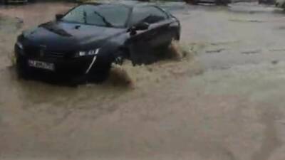 Batman’da etkili olan sağanak yağış hayatı olumsuz etkiliyor.