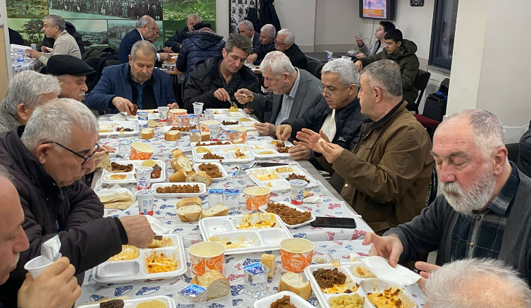 İstanbul’da düzenlenen iftar programı, Besnilileri bir araya getirdi. Bekir Eman’ın