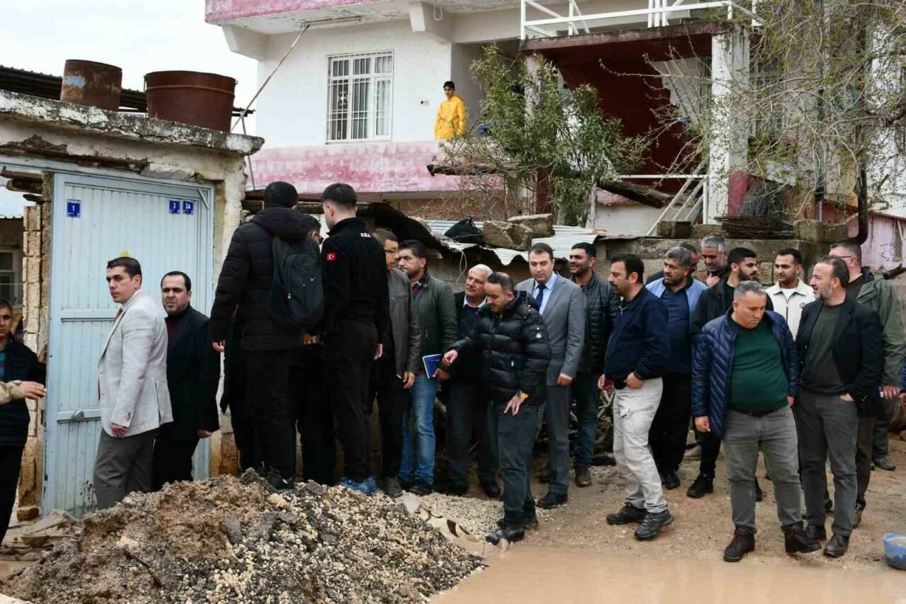 Şanlıurfa’nın Birecik ilçesinde etkili olan şiddetli sağanak yağış, nedeniyle sel