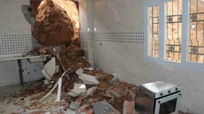 Şırnak’ın Cizre ilçesinde sağanak yağış sonrası meydana gelen heyelanda, yamaçtan