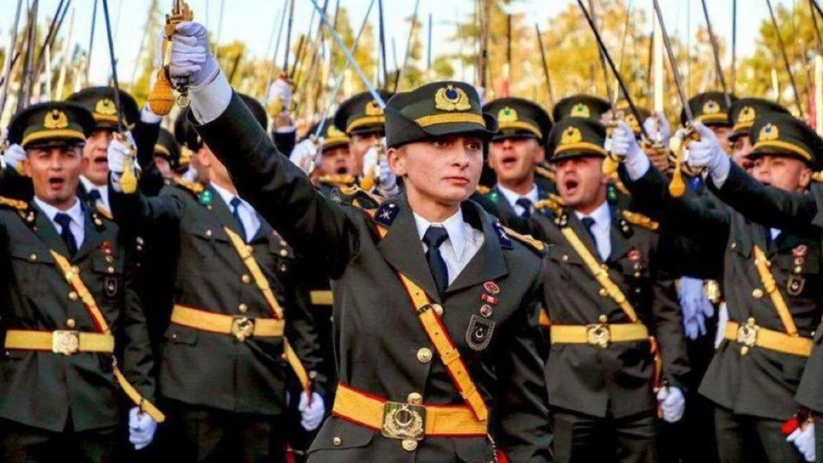 Kara Harp Okulu mezuniyetinde slogan attığı gerekçesiyle TSK'dan ihraç edilen