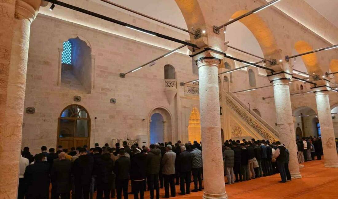 Kahramanmaraş merkezli depremlerde hasar gören Şanlıurfa’daki tarihi Selahaddin Eyyubi Camii,
