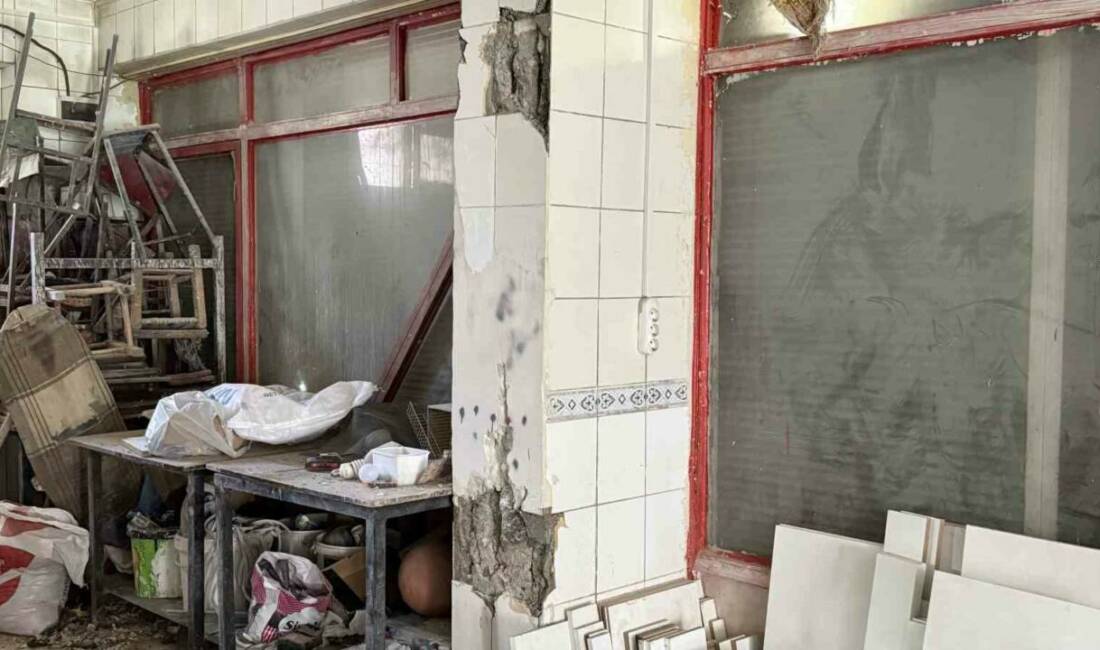 Kolonlarında çatlama sesi duyulan 6 katlı Habib Apartmanı'ndaki 51 kişi,