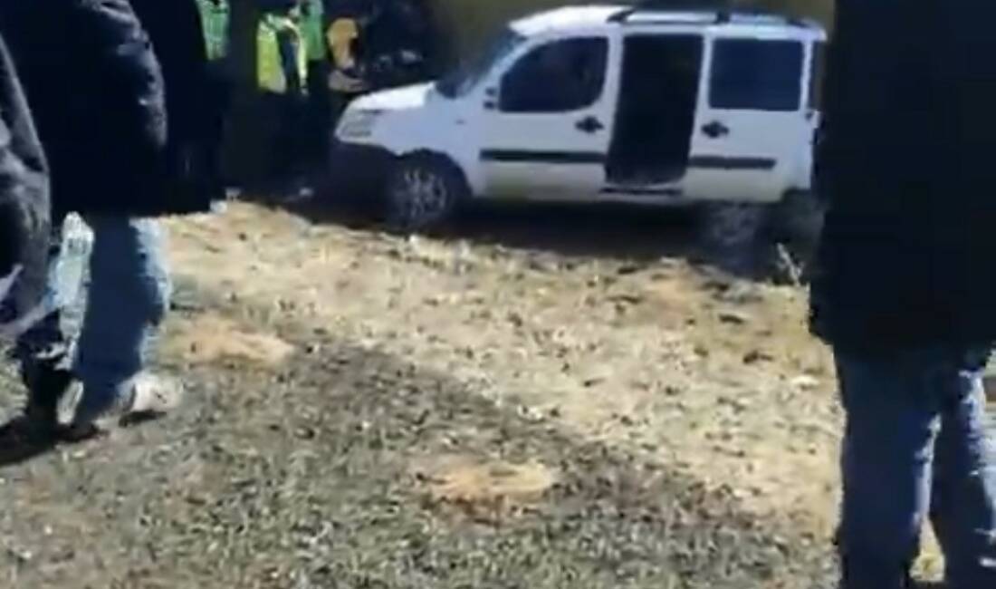 Diyarbakır’ın Çermik ilçesinde hafif ticari aracın kontrolden çıkarak evin duvarına