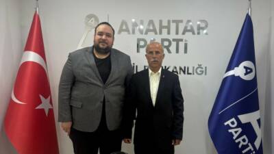 Anahtar Parti Samsat İlçe Başkanı Mustafa Çiçek, yönetim kurulu üyeleriyle