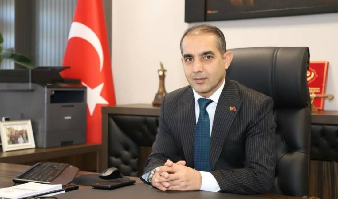 Prof. Dr. Mehmet Şirik, Ramazan Bayramı öncesinde vatandaşlara tatlı ve