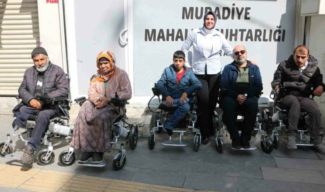 Diyarbakır’ın Bağlar ilçesinde hayırseverlerce gönderilen 10 adet akülü sandalye bayram