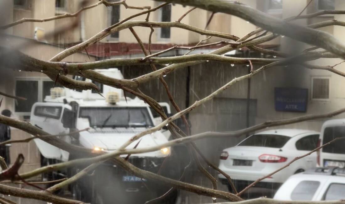 Diyarbakır’ın Kocaköy ilçesinde eşini öldürüp, kuzenini ağır yaralayan şahıs tutuklandı.
