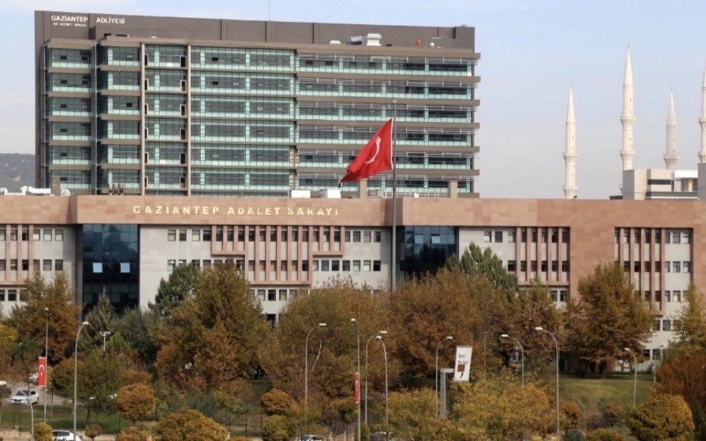 Gaziantep’te 1 yıl önce boşandığı eşini silahla defalarca vurarak ağır