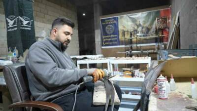 Gaziantep’te yaşayan kılıç ustası Mustafa Yaşar, üçüncü kuşak olarak sürdürdüğü