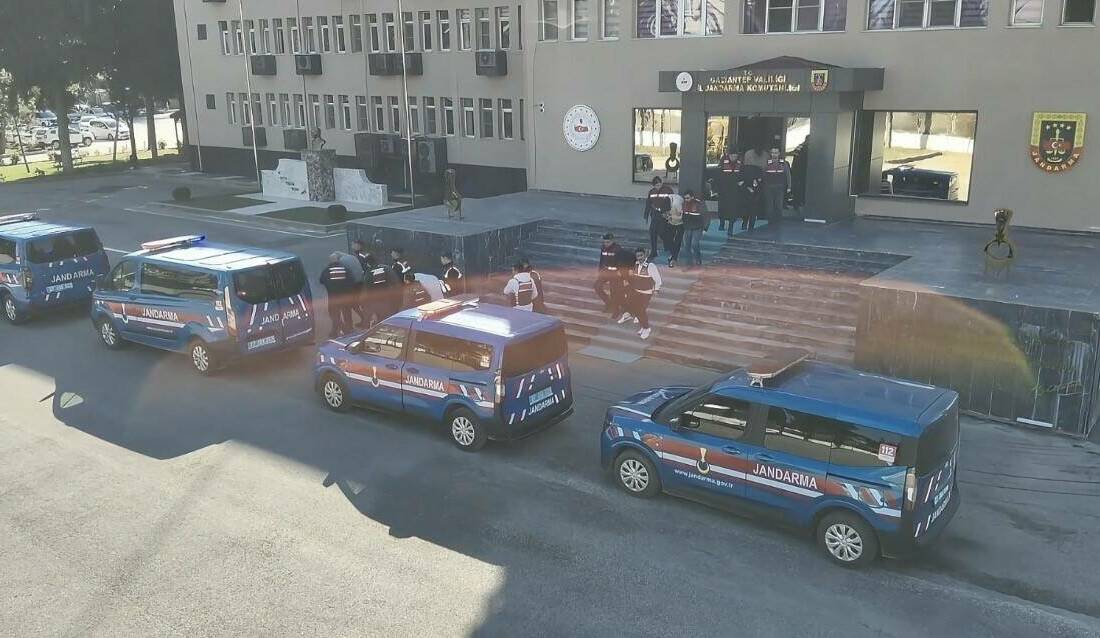 Gaziantep merkezli nitelikli dolandırıcılık operasyonunda yakalanan 21 şüpheliden 14'ü tutuklandı;